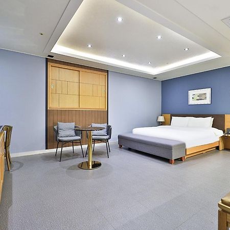 Seomyeon Ib Hotel ปูซาน ภายนอก รูปภาพ