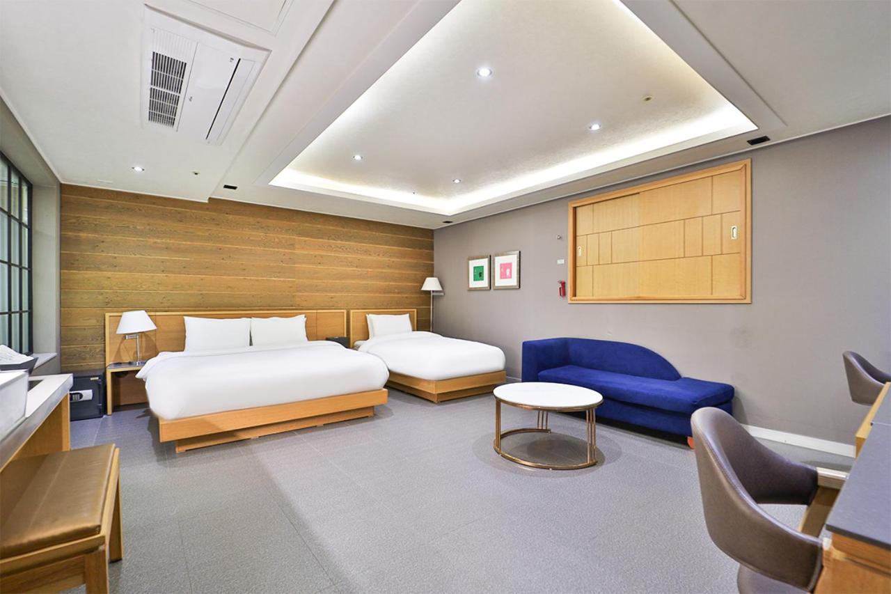 Seomyeon Ib Hotel ปูซาน ภายนอก รูปภาพ