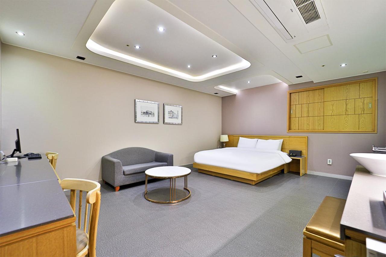 Seomyeon Ib Hotel ปูซาน ภายนอก รูปภาพ