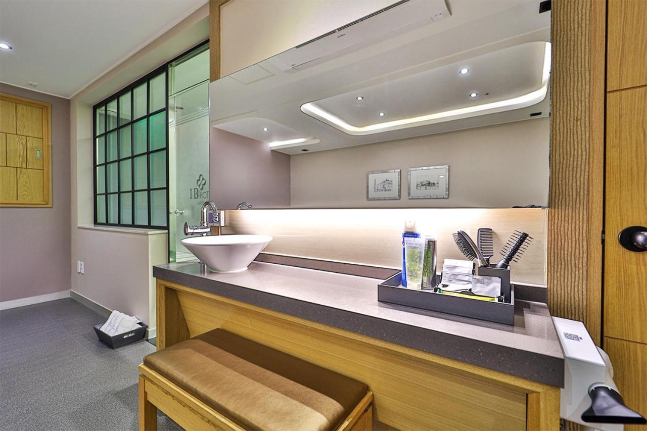 Seomyeon Ib Hotel ปูซาน ภายนอก รูปภาพ