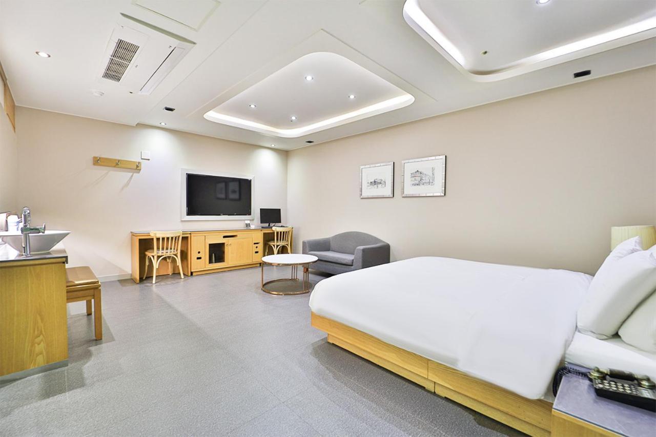 Seomyeon Ib Hotel ปูซาน ภายนอก รูปภาพ